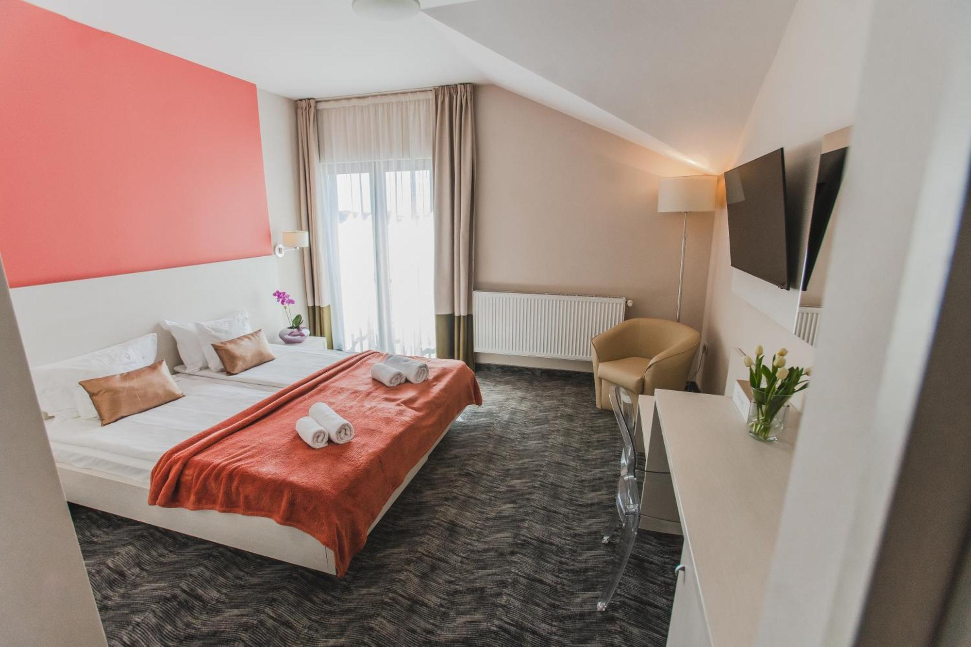 Caro Boutique Hotel Oradea Luaran gambar